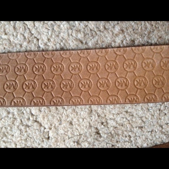 COPY - ❤️MICHAEL KORS BELT - Picture 3 of 6